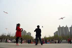 chuntianlifangfengdehaizimen_8378923.jpg.285.jpg